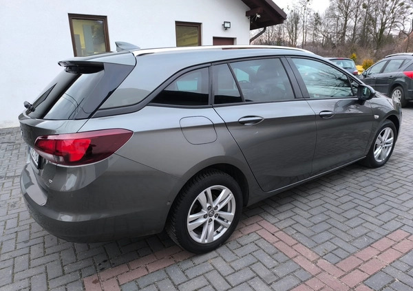 Opel Astra cena 32900 przebieg: 221421, rok produkcji 2017 z Olsztyn małe 352